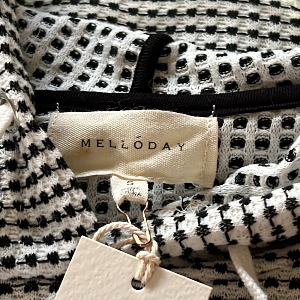 Melloday sweater / hoodie / tops NWT
( Elegant textured fabric )